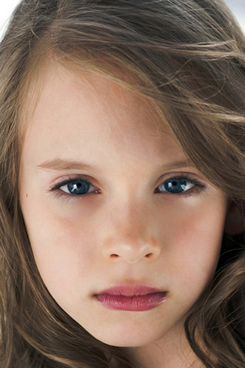 Alisa Mayorova as Masha