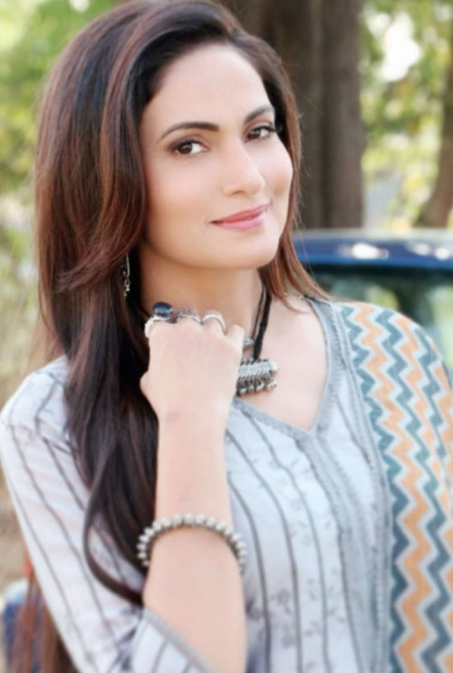 Jaswinder Gardner as Manju