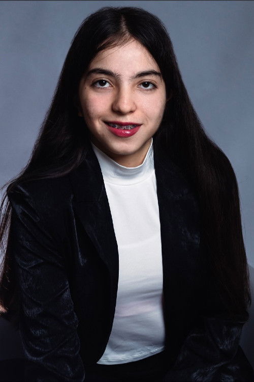 Sophía Snaper as Mell