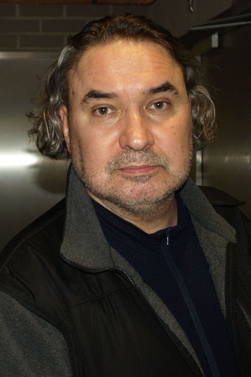 Antoni Ostrouch as Prison Guard