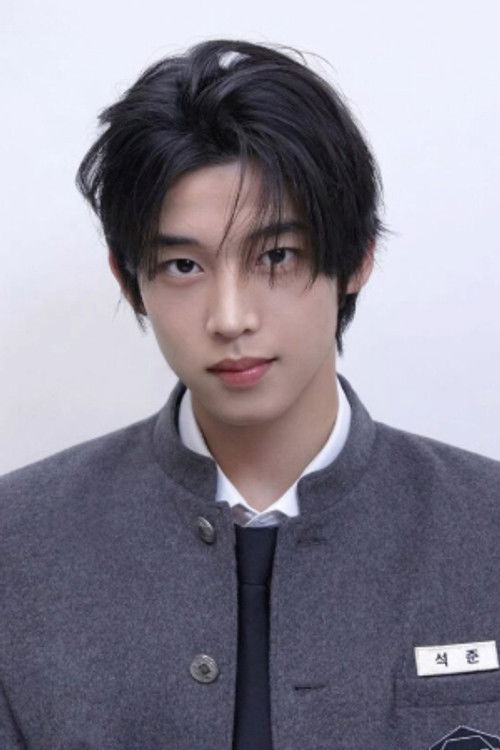 Seok June as Contestant