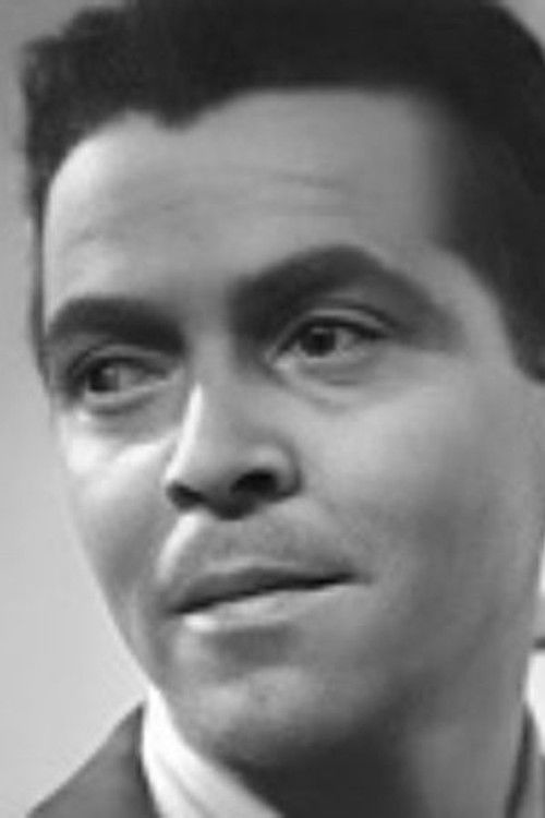 Roberto Bianchi Montero as Fred