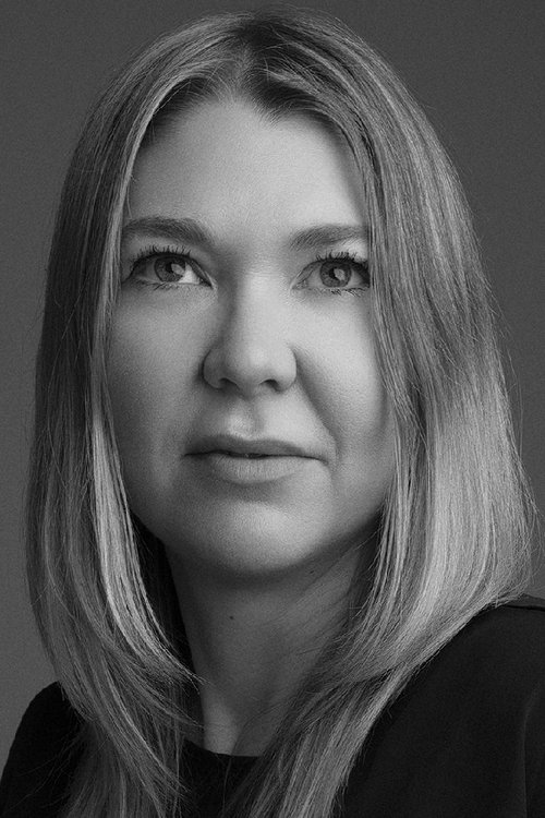 Mia Donovan as Self / Narrator (voice)