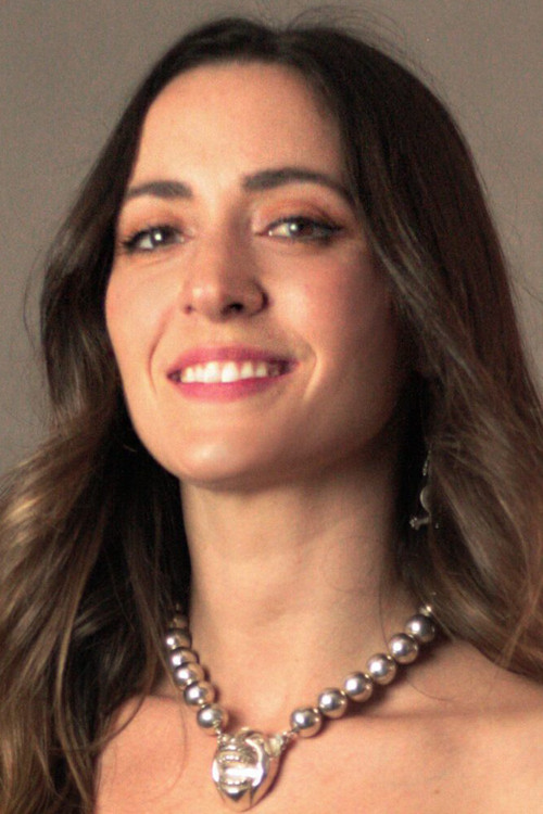 Alexis de Anda as Luisa