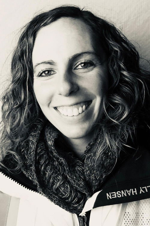 Nina Lopez-Corrado as No Loser Girl