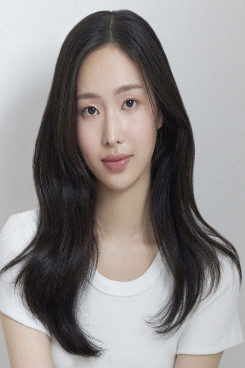 Hwang Hye-jin as Sculpture Student