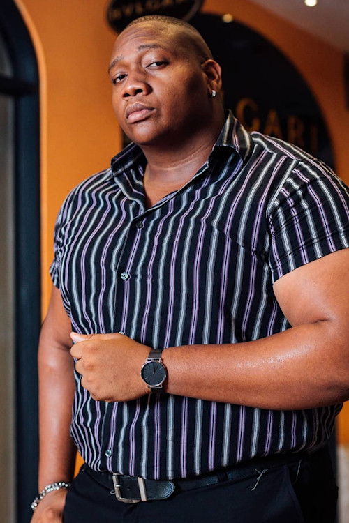 Brandon Blackman as Carter Stone