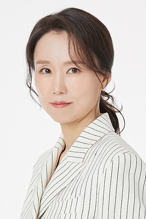 Goo Si-yeon as Lawyer