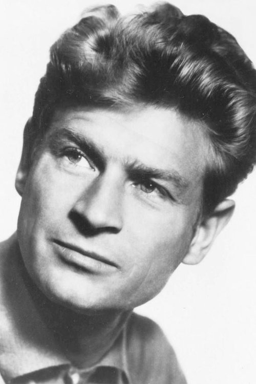 Stanisław Mikulski as Policeman Piotr Malewski