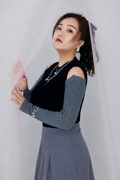 Qiao Shiyu as Huang Qiaoyi (voice)