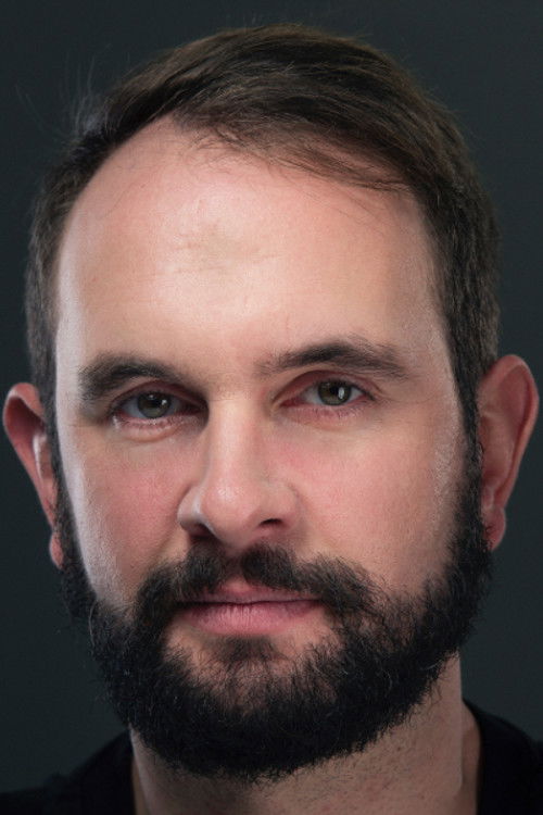 Pedro Miguel Dias as Empregado