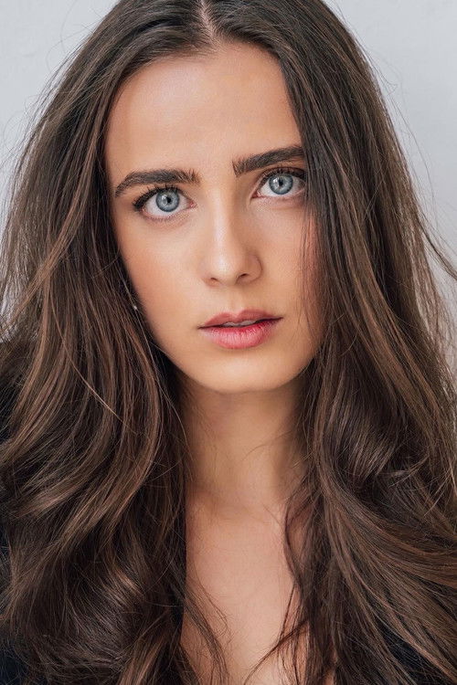 Julia Tomasone as Lisa