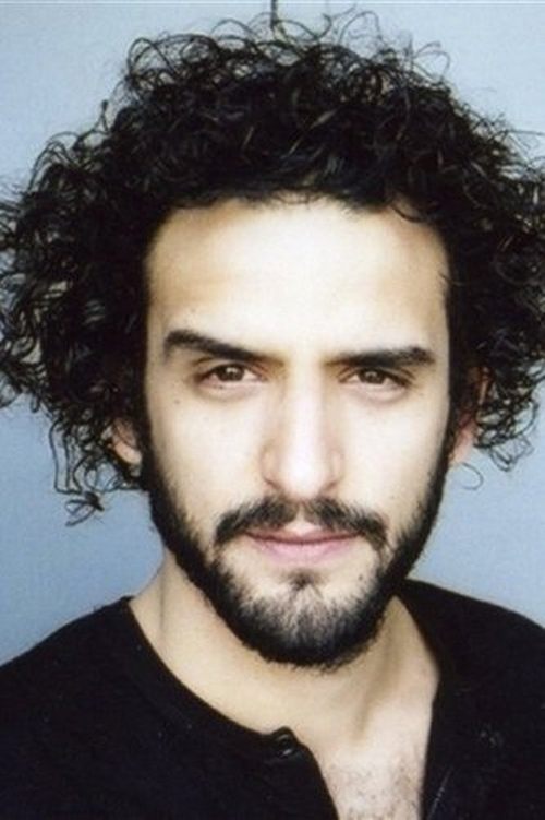 Arthur Igual as Romain