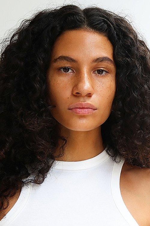 Ariane Aparecida as Prima Sônia