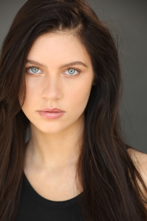 Lexi Graves as Shelby Sutton