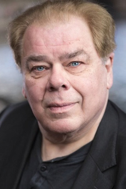 Bruce Graham as Earl Mountaratat