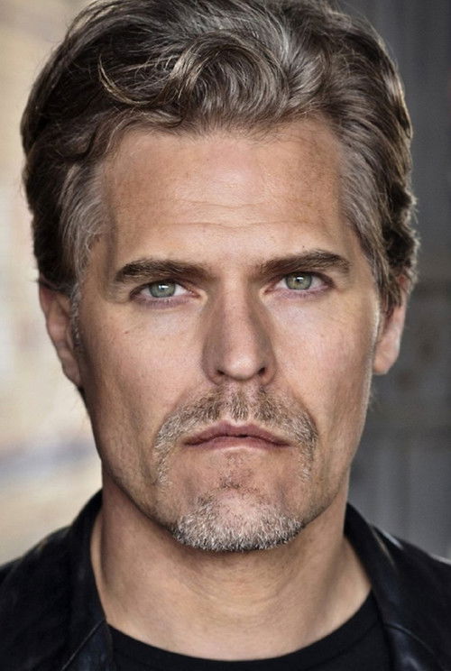 Matthias Rimpler as Brad