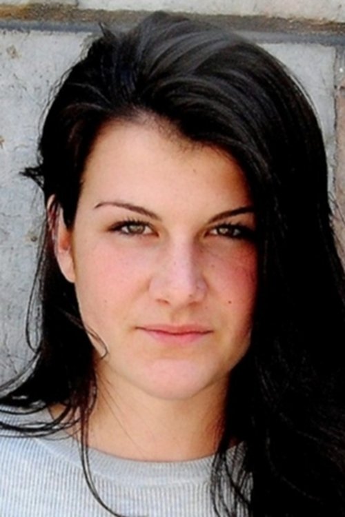 Fanny Ketter as Alva / Destiny