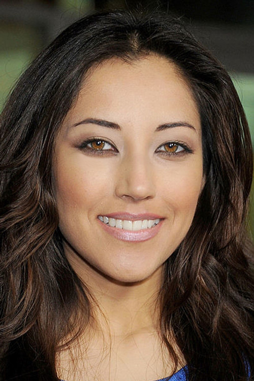 Hazel D'Jan as Saracan Woman