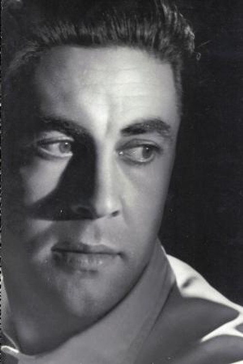 Carlos Miguel Solá as Policía
