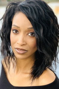 Alicia James as Bonnie