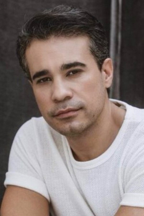 Bruno de Mello as Antônio