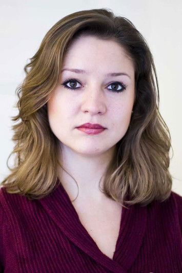 Maria Fiselier as Carol Singer