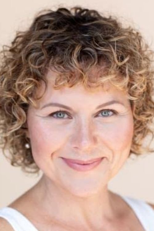 Samantha Espie as Linda-Eds Secretary