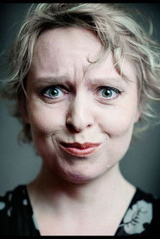 Dorine Niezing as Police