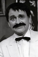 Gunnar Schyman as Oskar