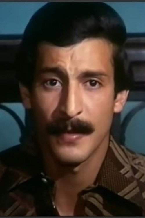 Tarek Hashim as والد سونيا