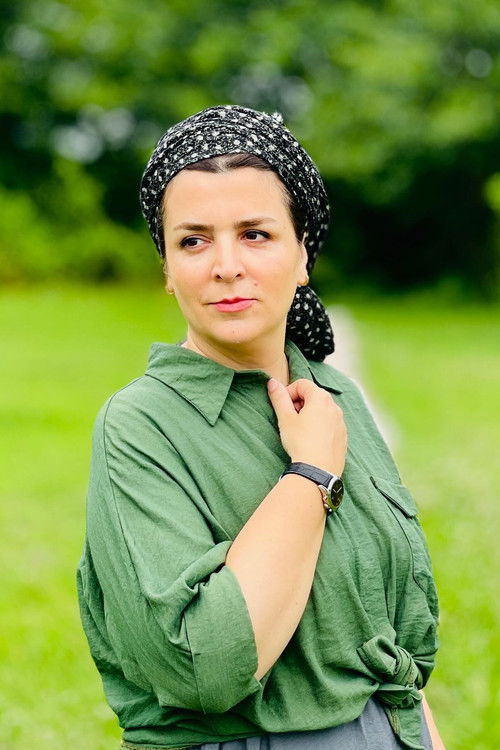 Hadiss Nikrou as Mas'ood's Sister