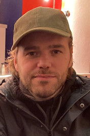 Louis Thomas as Trompette, Flute, Guitare