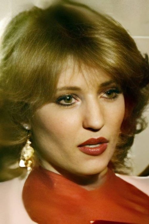 Claudia van Statt as Brunette Gir