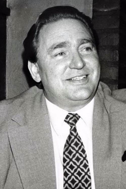 Gustav Winckler as Sanger