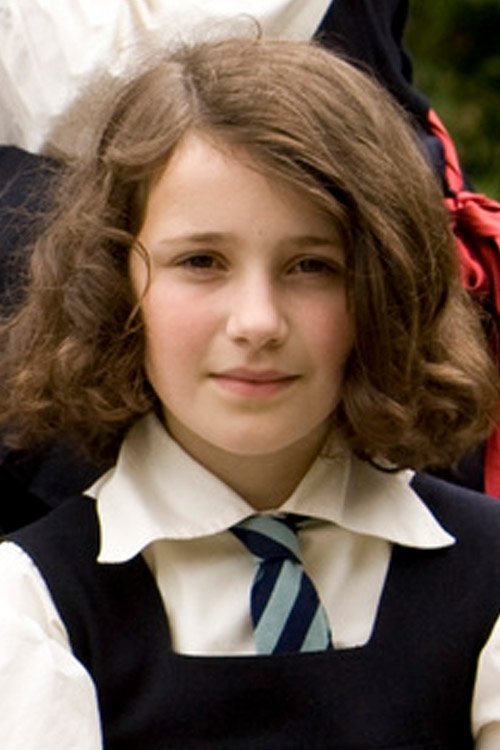 Adele McCann as Laurel