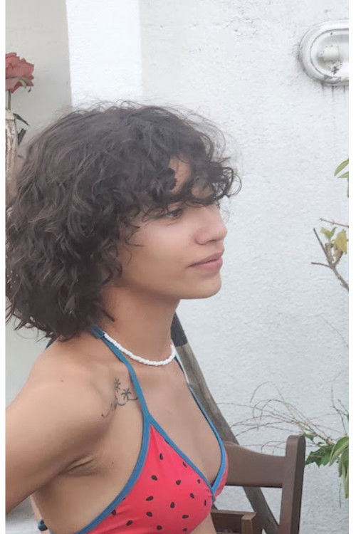 Helen Íris as Rebeca