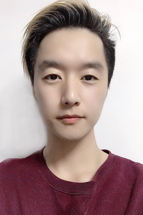 周子瑜 as 马戏团团长 (voice)