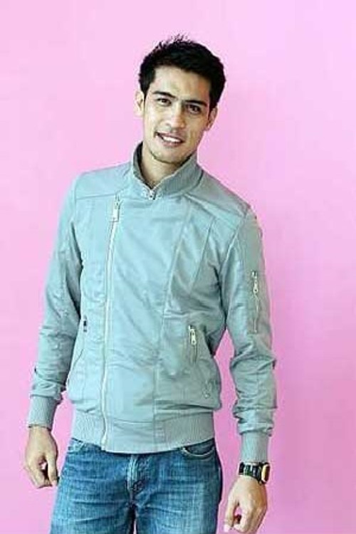 Ashraf Muslim as sebagai Dr Nizam