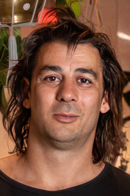 Ahilleas Hariskos as Simos