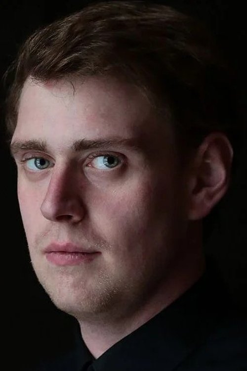 Daniel Barnes as Роберт