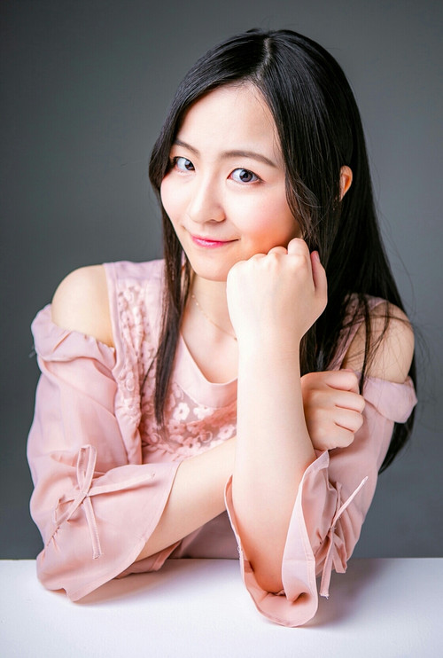 Chihira Mochida as Airi Kagami (voice)