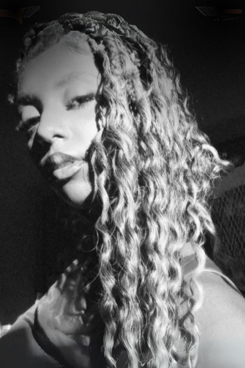 Camilly Guimarães as Cliente 1