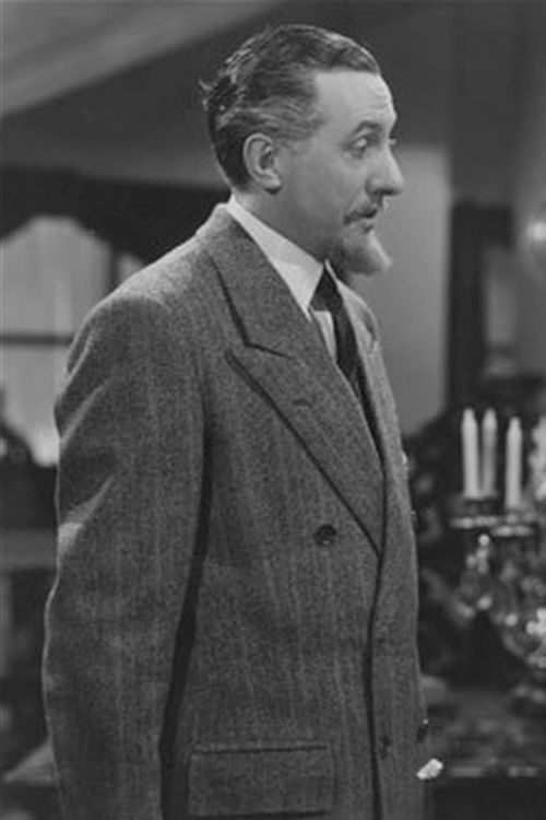 Julián Bourges as Doctor