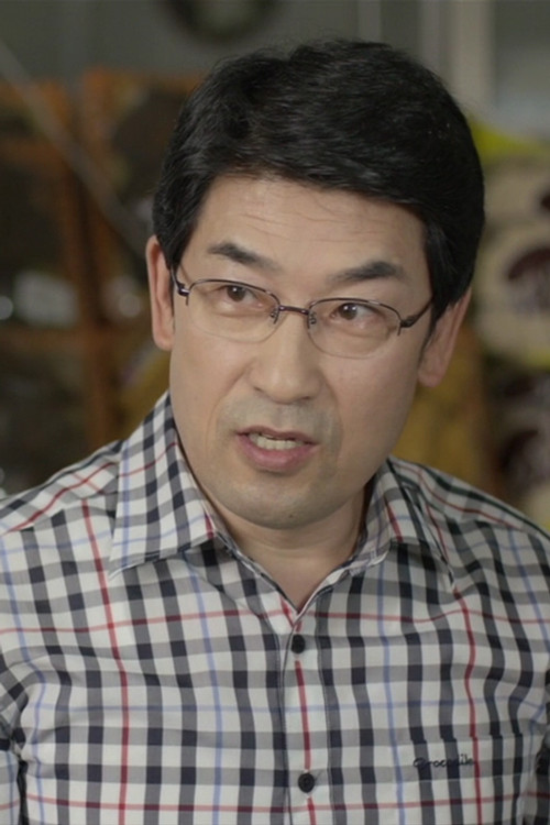 Kim Hee-yeol as [Pharmacy Boss]