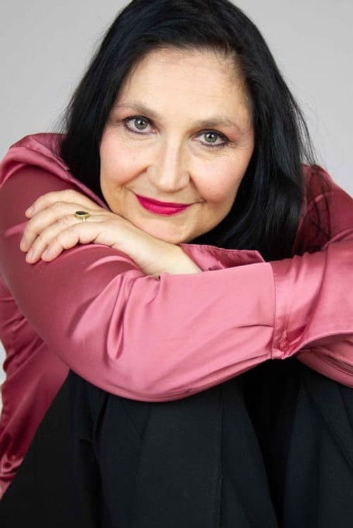 Susanna Gozzetti as Laura