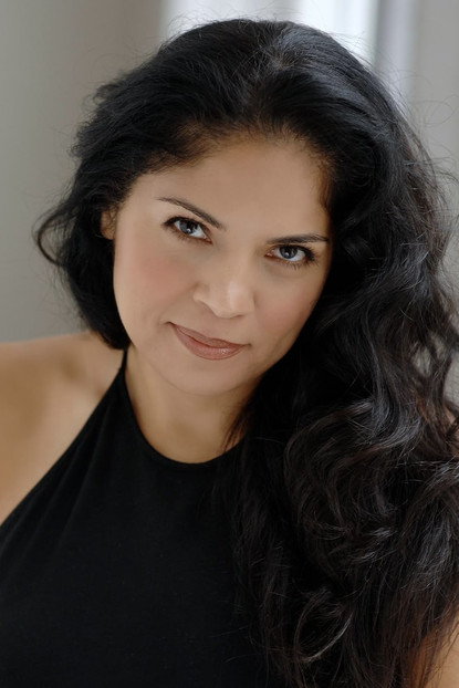 Annie Henk as Martine