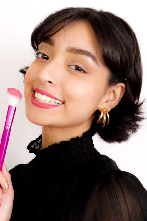 Abril Castro as Gema