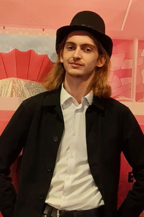 Román Murashka as Francotirador