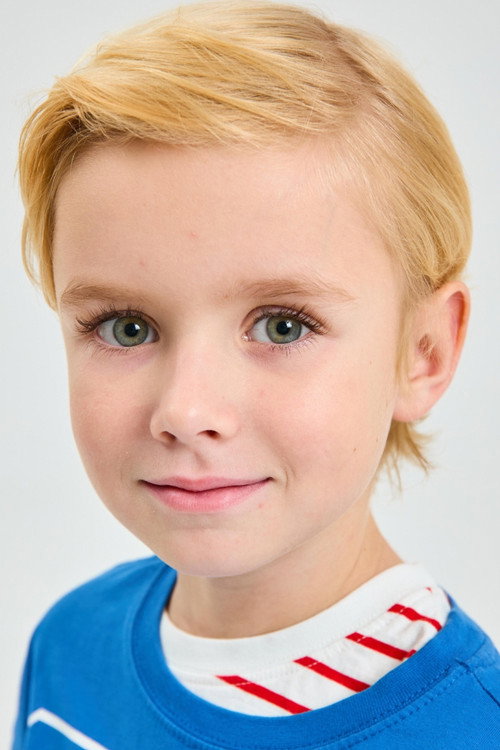 Фёдор Самков as мальчик на детском празднике